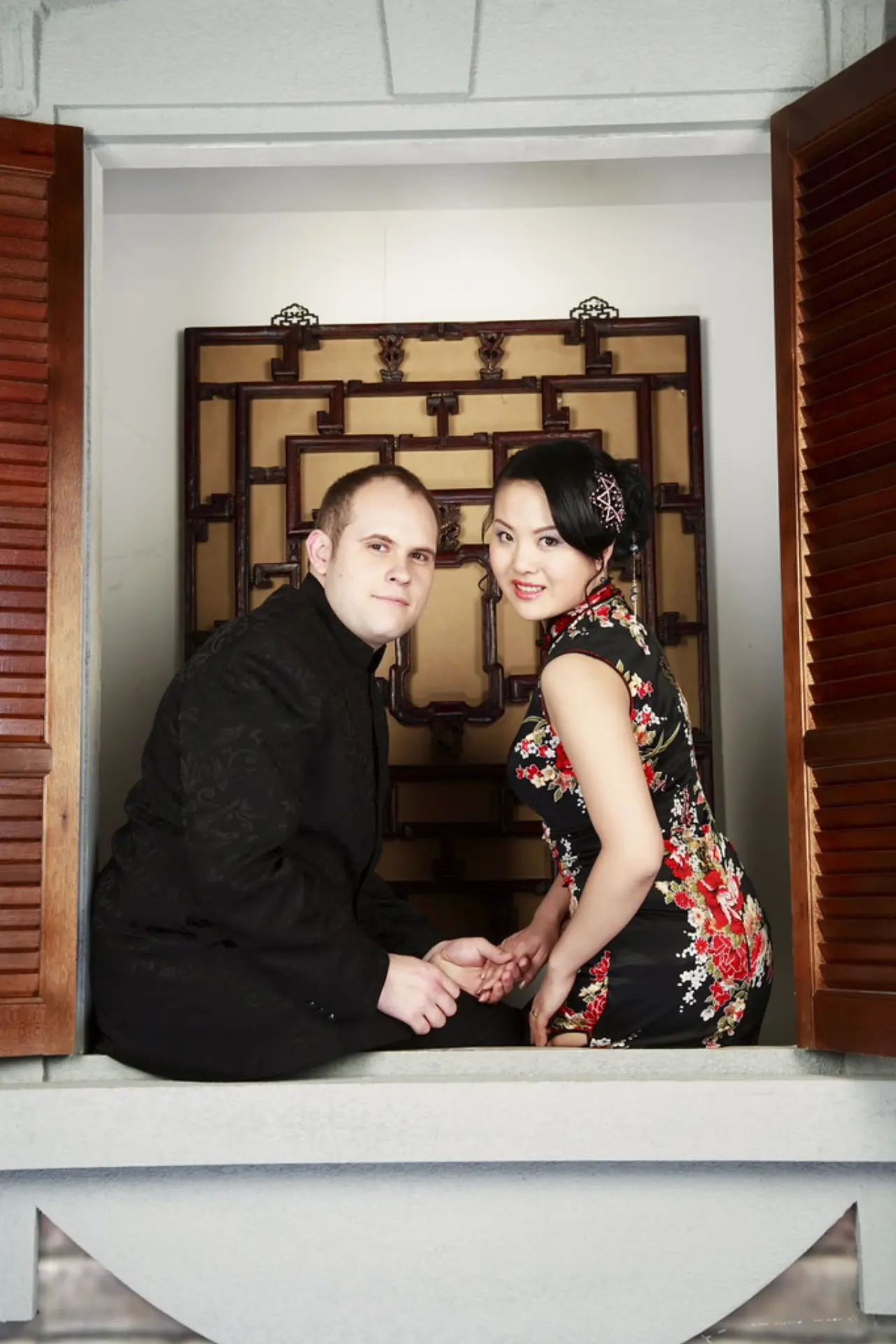 Braut blickt in die Ferne