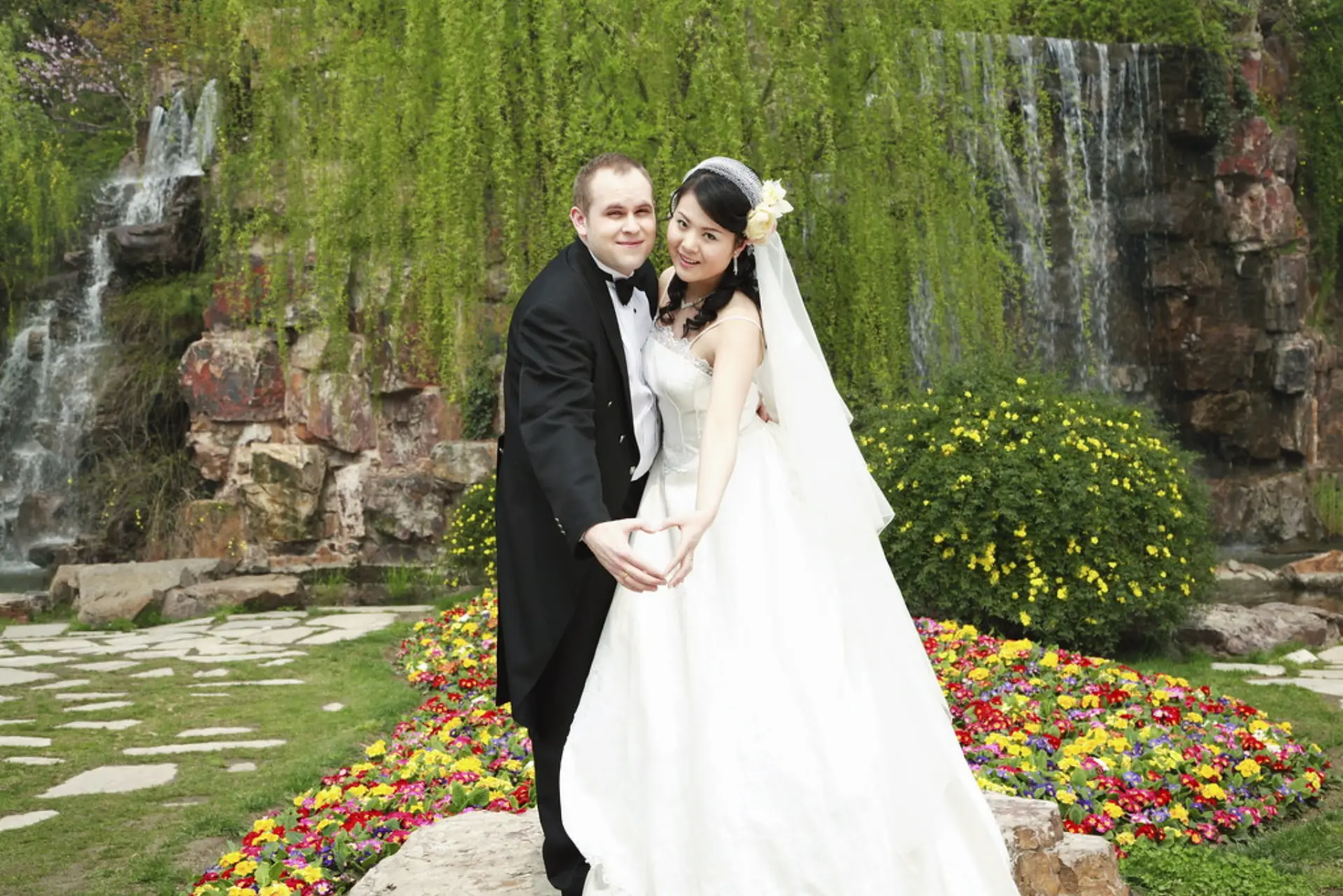 Am Wasserfall - Hochzeitsfotos