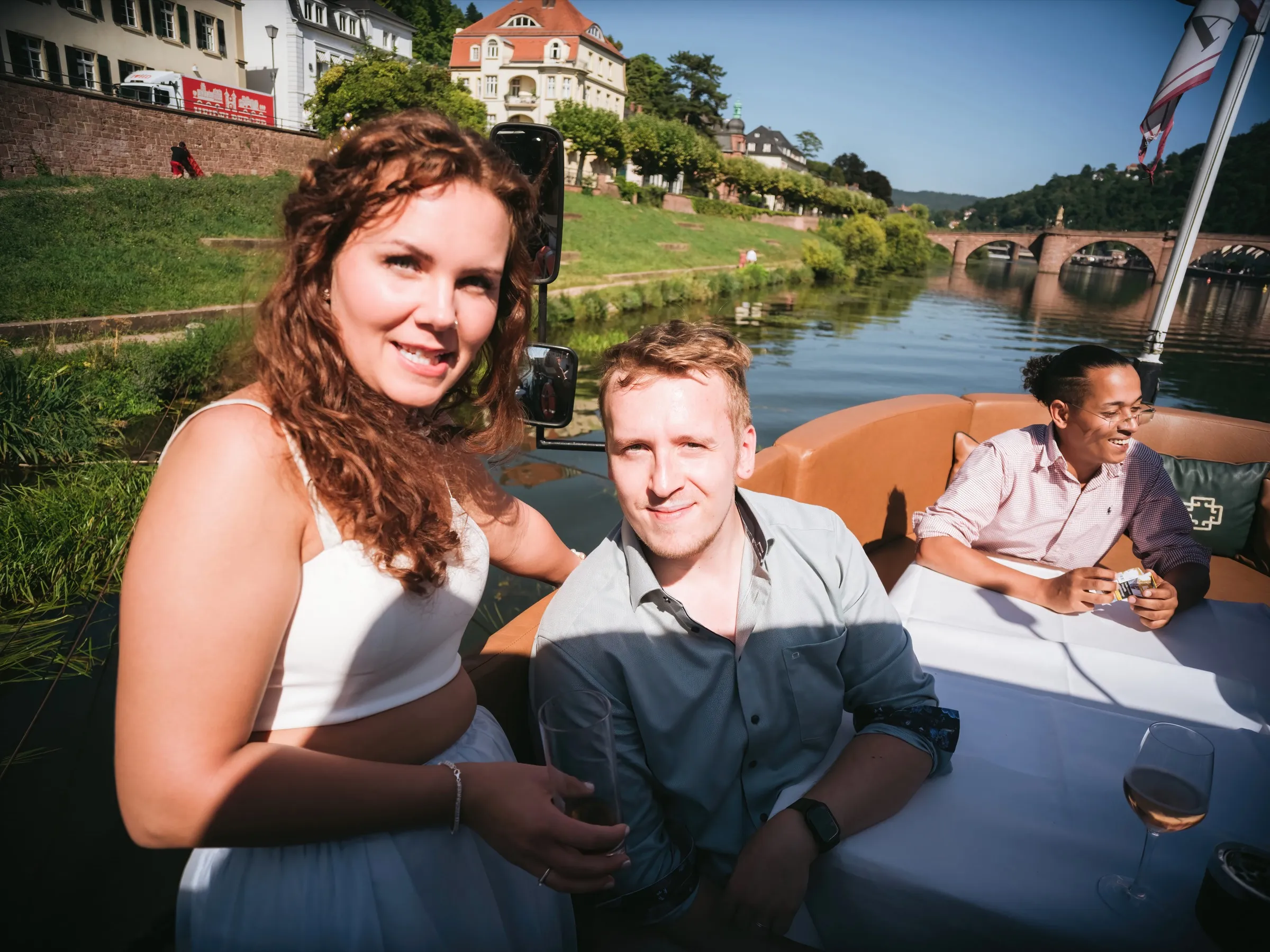 Lachendes Paar beim Paarshooting