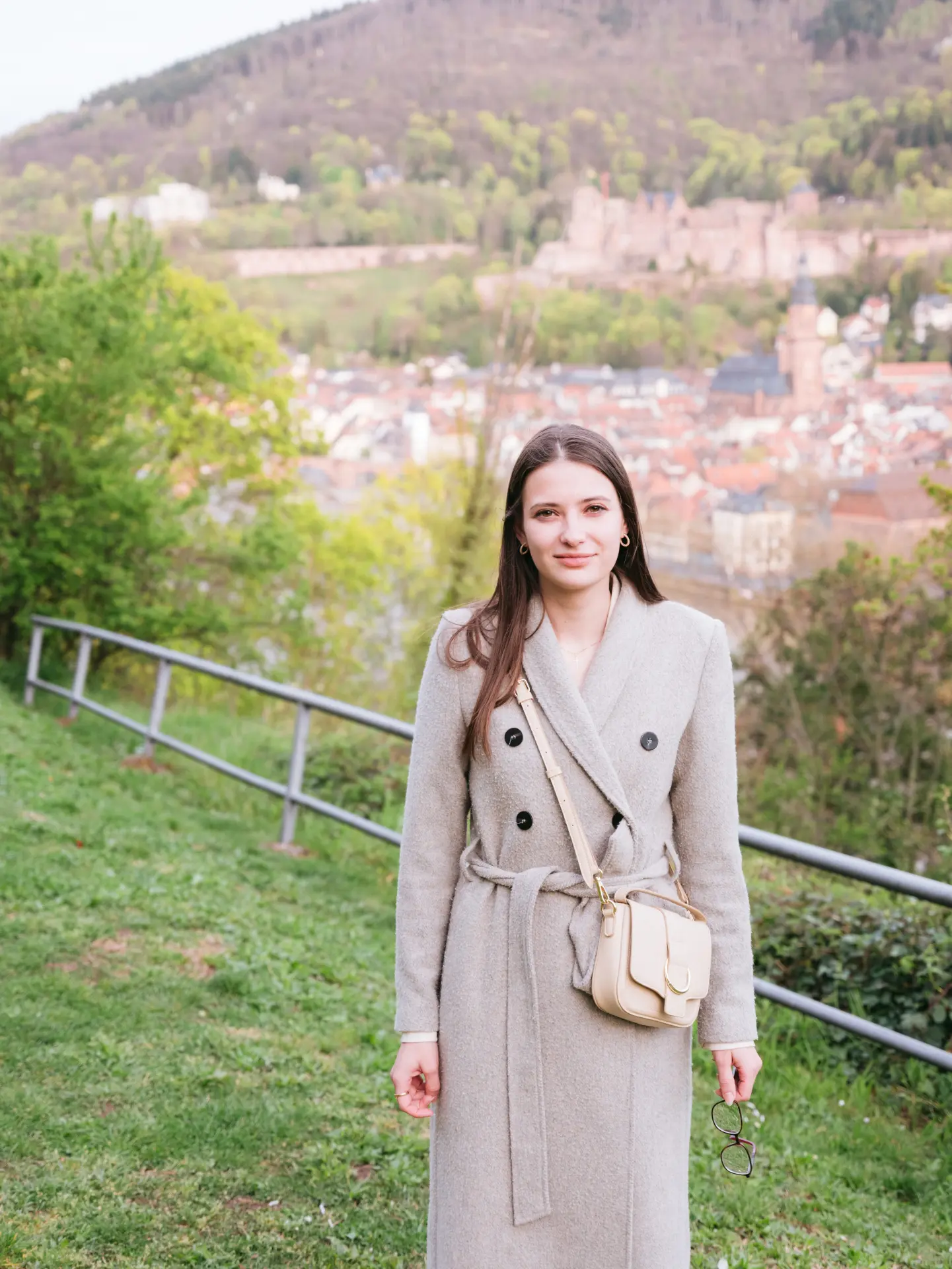 Brautpaar am Philosophenweg Heidelberg mit Panoramablick auf Schloss und Neckar